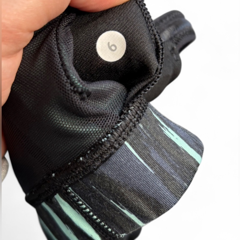 Lululemon Straight Up Bra Painted Animal Menthol Black Size 6 - Picture 3 of 5